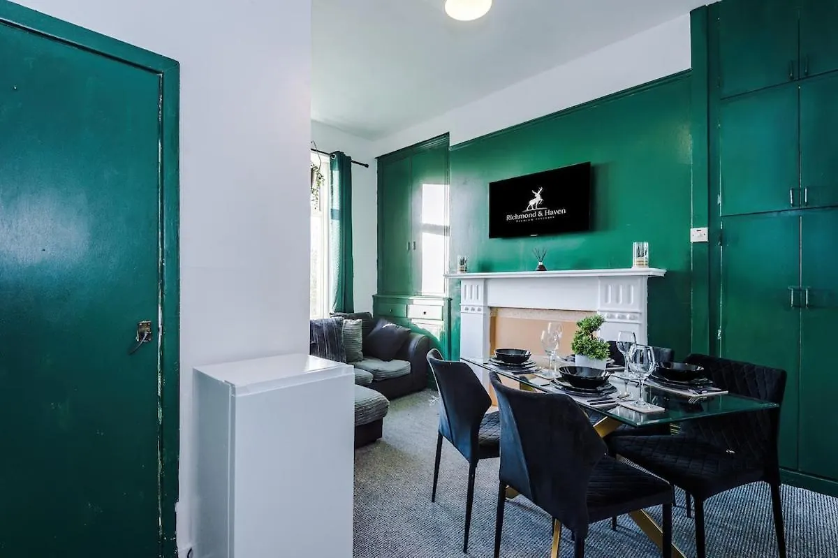 Apartament Chic Victorian 2-Bed Duplex Flat - Free Parking Bradford  Wielka Brytania